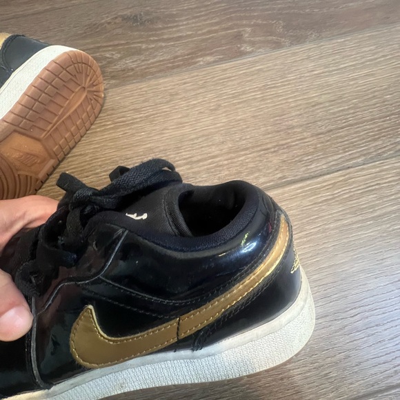 Nike Air Jordan 1 Low Patent leather - Picture 7 of 12